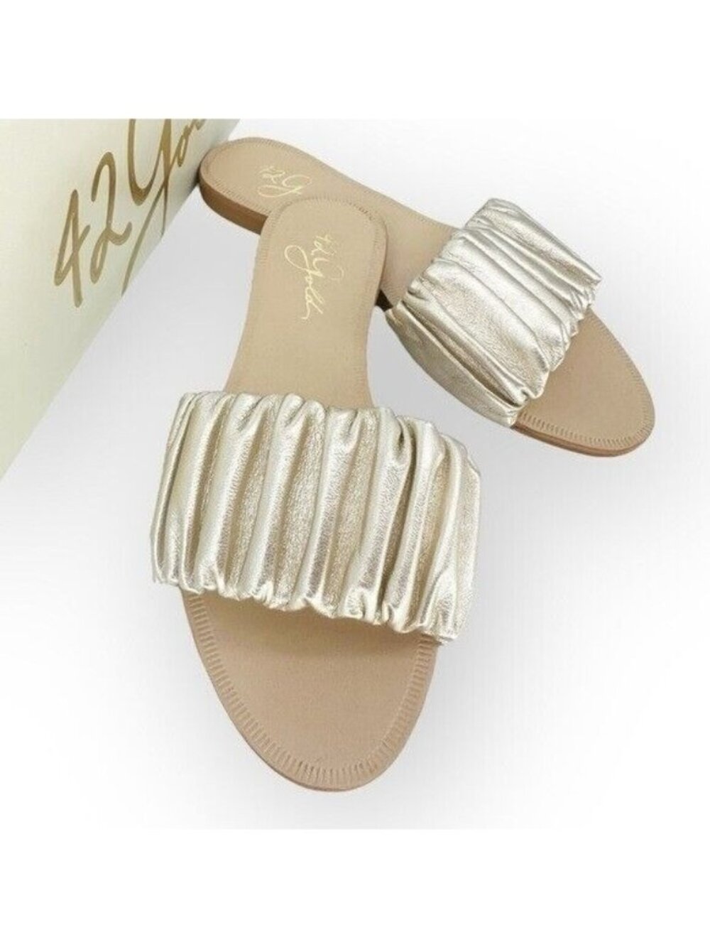 42 Gold by Chinese Laundry NIB Britta Casual Sandal in Metallic Gold - size 7.5